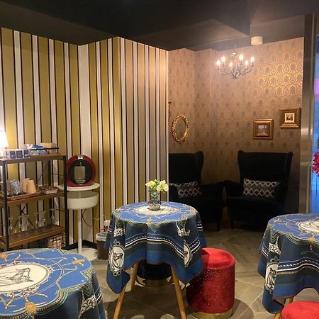Culti Earl Hotel Осака Екстериор снимка